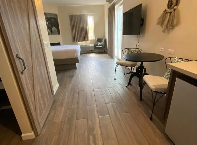 Village Hotel 2*